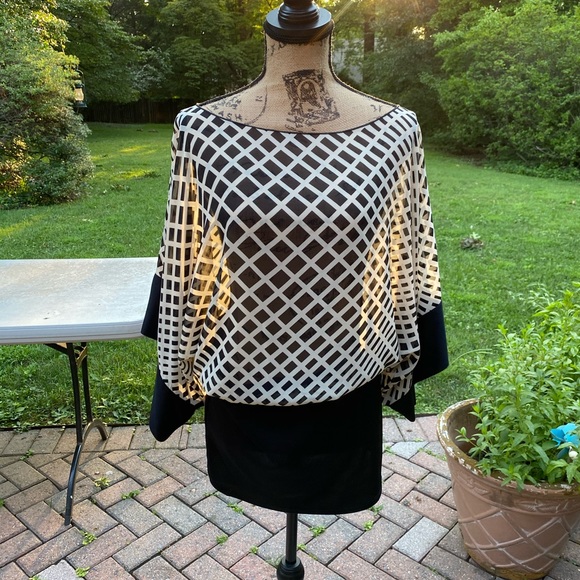 Absolutely gorgeous black and white sheer top size M - Picture 5 of 7